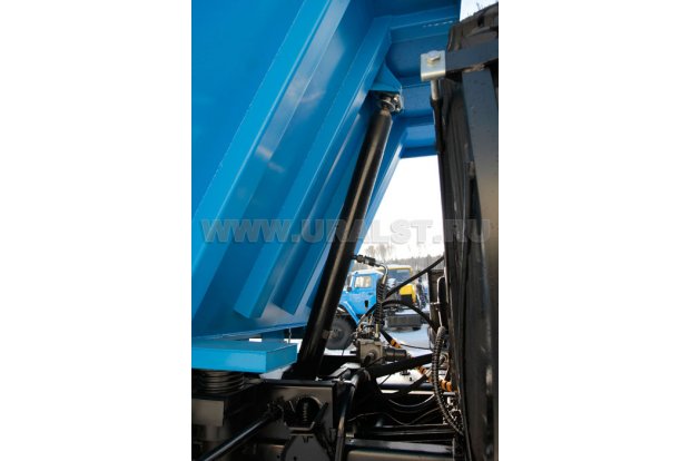 Подъемный механизм самосвальной платформы