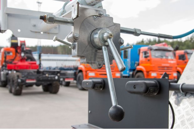 Рычаги управления смесительного барабана