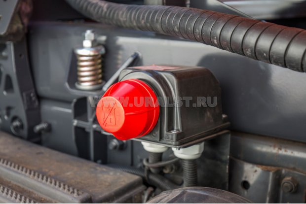 Наружная кнопка отключения массы 