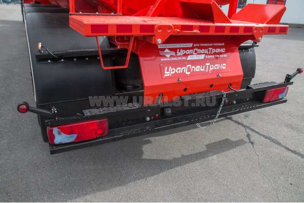 Заднее защитное устройство 