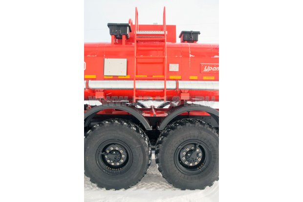 Лестница на площадку обслуживания