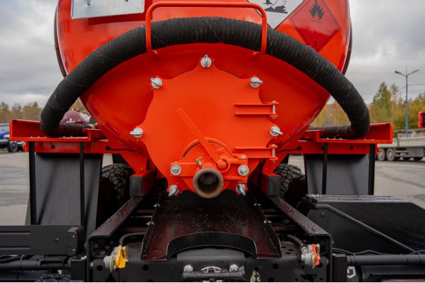 Ревизионный люк с откидной крышкой