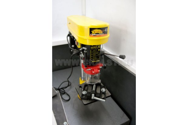 Станок вертикально-сверлильный