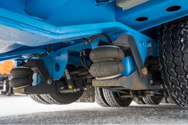 Передняя подъемная ось