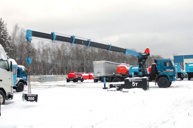 Тягач Камаз 53504-46 с краном-манипулятором DONGYANG SS1926