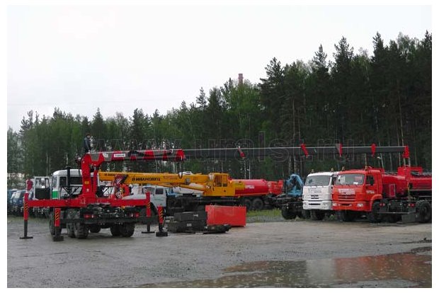 Седельный тягач Урал с краном манипулятором