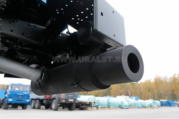 Система выпуска отработанных газов под передним бампером