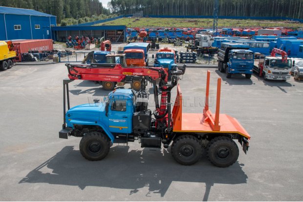 Лесовозный тягач УСТ-5453 с ГМ Epsilon M130L97