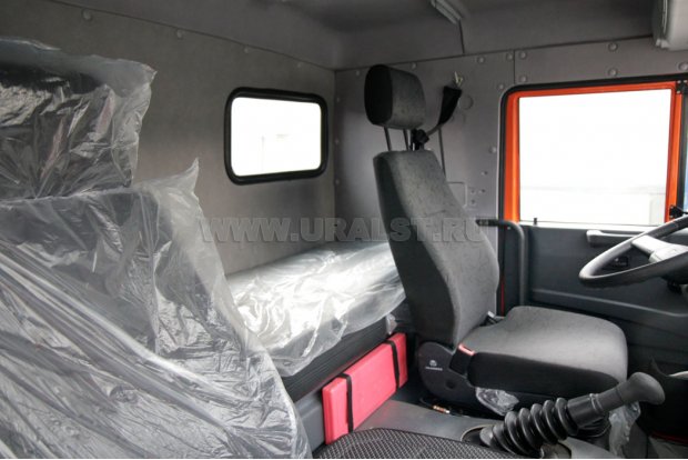 Спальное место в кабине водителя