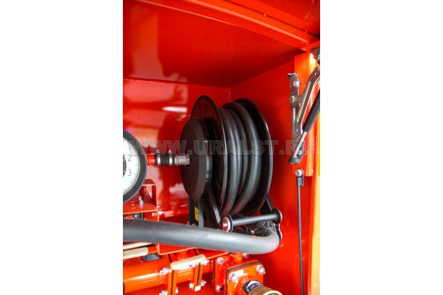 Катушка выдачи топлива с автоматической смоткой