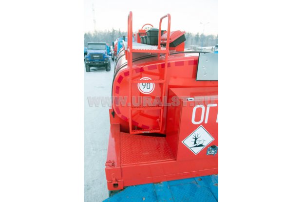 Лестница на площадку обслуживания