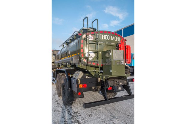 Лестница на площадку обслуживания