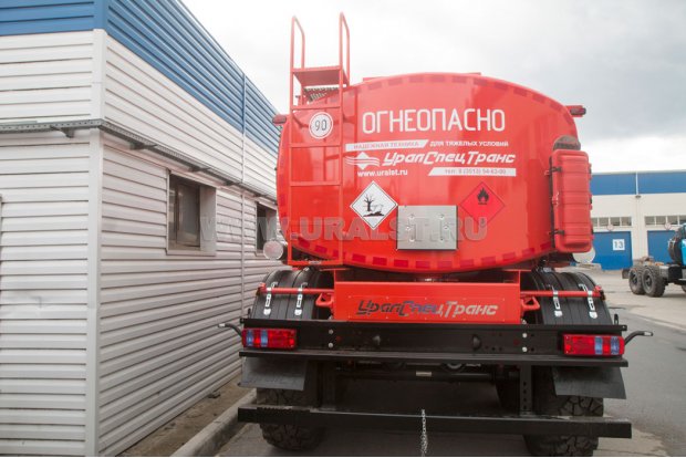 Лестница на площадку обслуживания