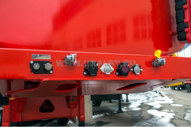 Разъемы для соединения электросистемы и пневмосистемы полуприцепа и тягача