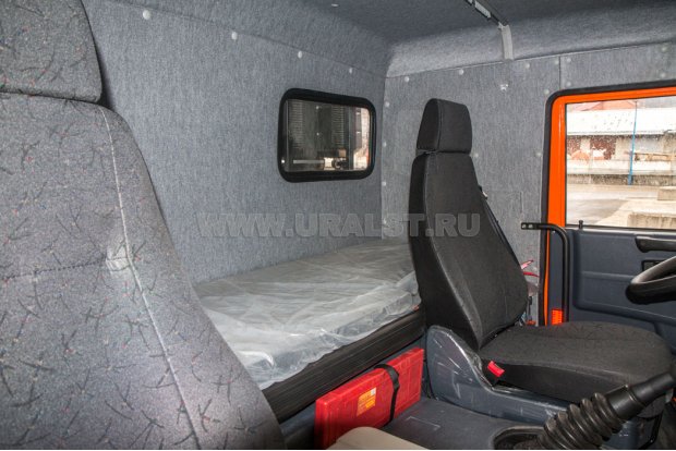 Спальное место в кабине водителя