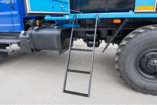 Съемная лестница для доступа к нишам