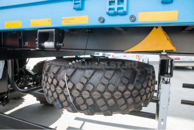 Крепление запасного колеса