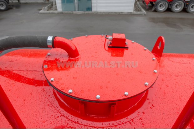 Горловина люка-лаза