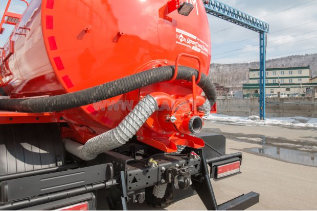 Заборный/сливной узел емкости