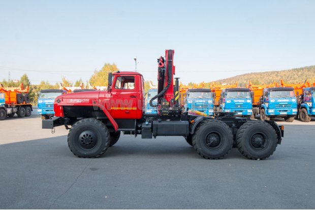 Седельный тягач с КМУ ИМ-150N УСТ 5453 Урал 5557-1151-60Е5