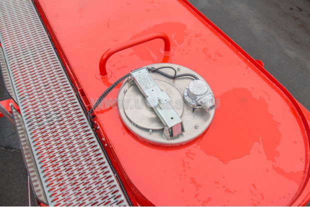 Заливная горловина цистерны