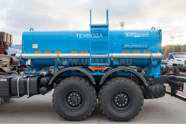 Лестница на площадку обслуживания