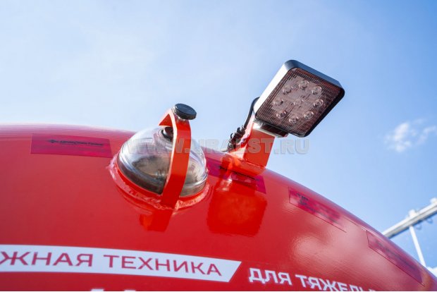 Смотровое окно емкости, фара-прожектор