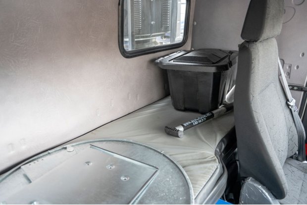 Спальное место в кабине водителя