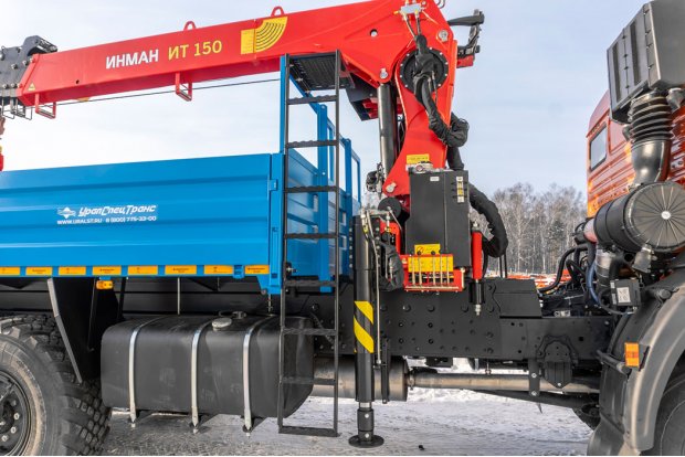 Площадка с лестницей для обслуживания КМУ