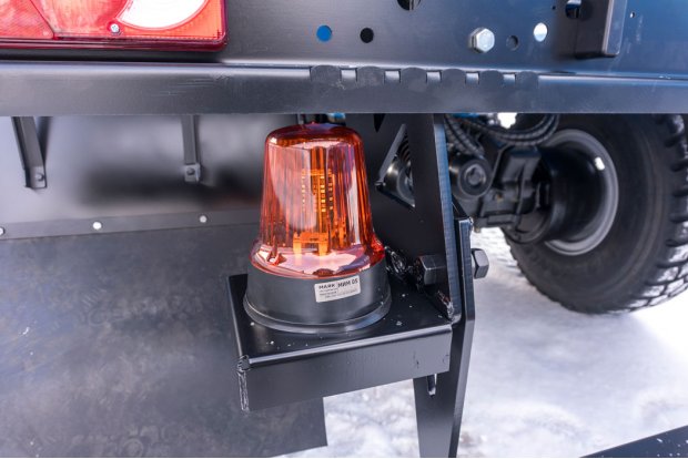 Площадка с проблесковым маячком и электровыводом