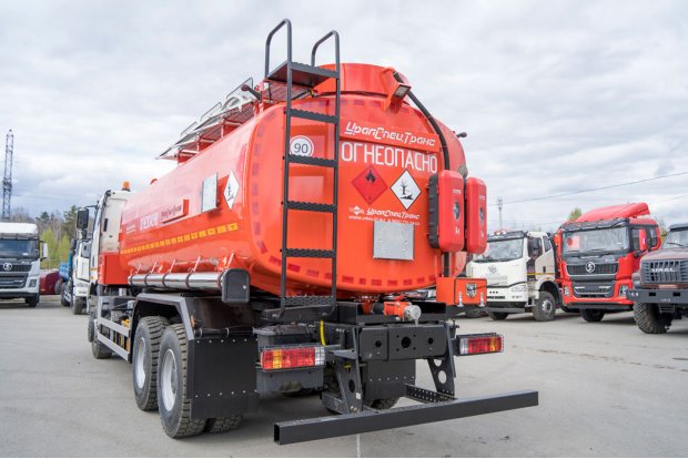 Лестница на площадку обслуживания