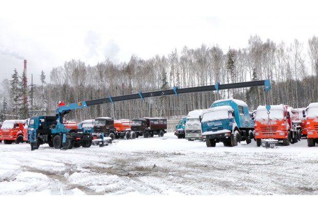 Седельный тягач Камаз с КМУ DONGYANG SS1926