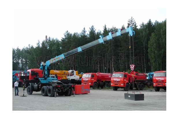 Седельный тягач Камаз с КМУ