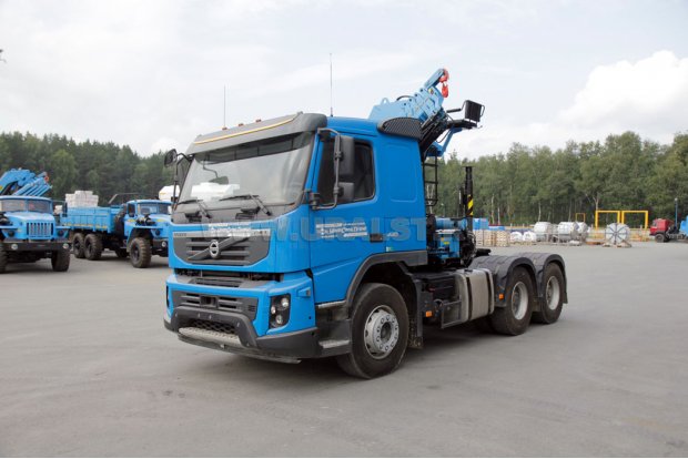 Седельный тягач Volvo FM-Truck с крано-манипуляторной установкой ИМ-180-05