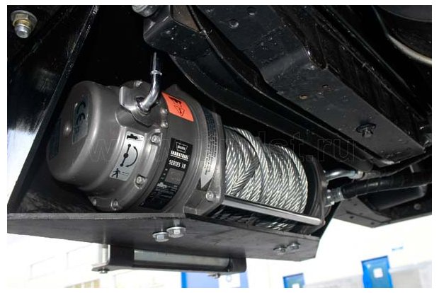 Передняя тяговая лебедка