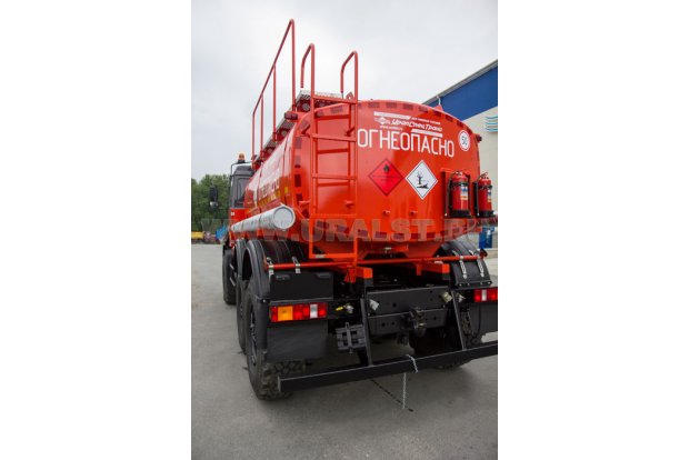 Лестница на площадку обслуживания цистерны