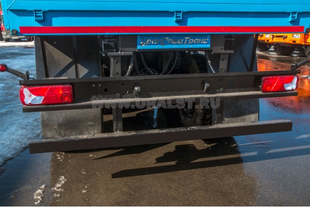 Задний противоподкатный брус