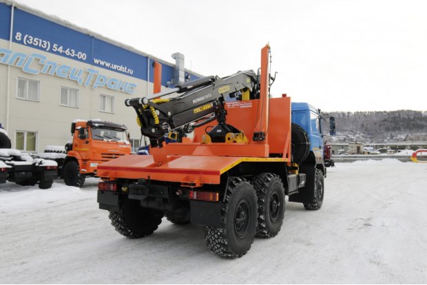 Лесовоз Урал с манипулятором VM 