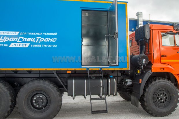 Вход в кузов-фургон