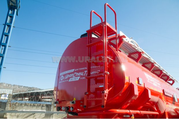 Складная лестница на площадку обслуживания