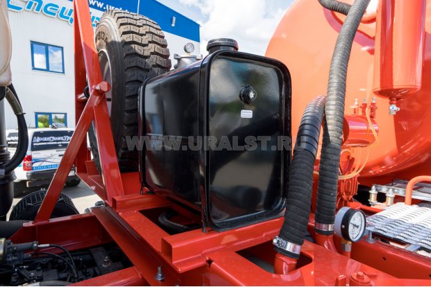 Бак гидросистемы