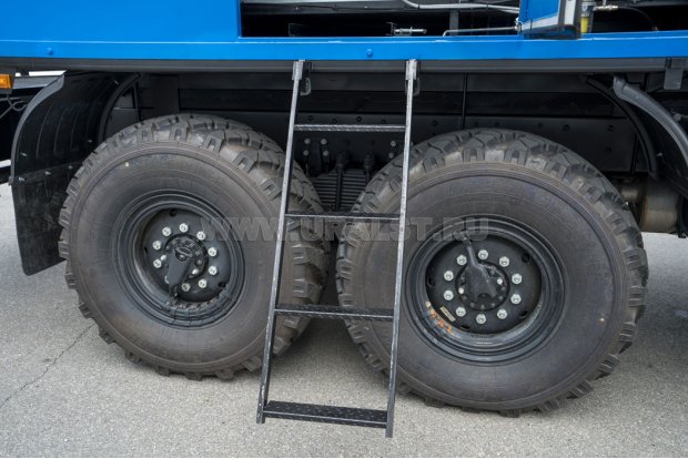 Съемная лестница для доступа к нишам