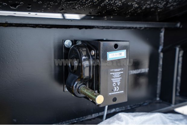 Лебедка запасного колеса