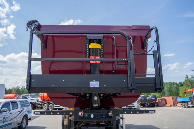 Площадка обслуживания со складной лестницей