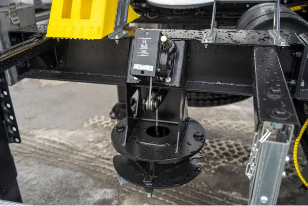 Крепление запасного колеса