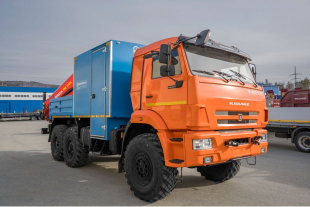 Грузопассажирский автомобиль с КМУ (ГПА кат.С) ГПА 6+2 откр. с КМУ ИМ-150N УСТ 5453 Камаз 43118, сп.м