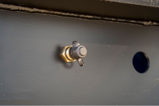 Штуцер подкачки колес