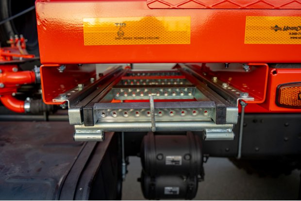 Выдвижная лестница в транспортном положении