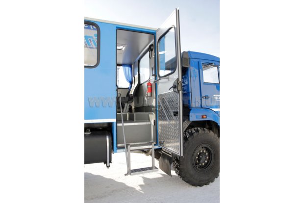 Входная группа вахтового автобуса Камаз