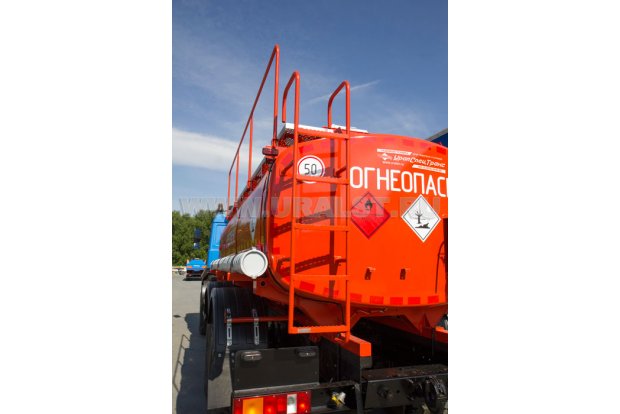 Лестница на площадку обслуживания цистерны